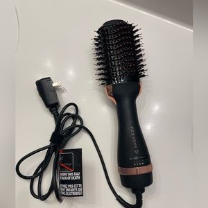 Foxy Bae blowout brush